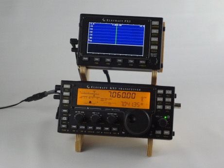 Holds both the KX3 and the PX3 at 60°.' '